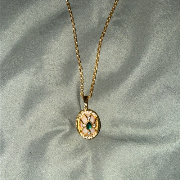 Elegant Gold and Green Pendant Necklace - Picture 4 of 4